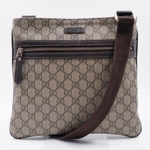 Gucci supreme canvas crossbody in EXCELLENT condition